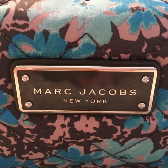 Gorgeous Marc Jacobs cosmetic bag - Picture 2 of 7